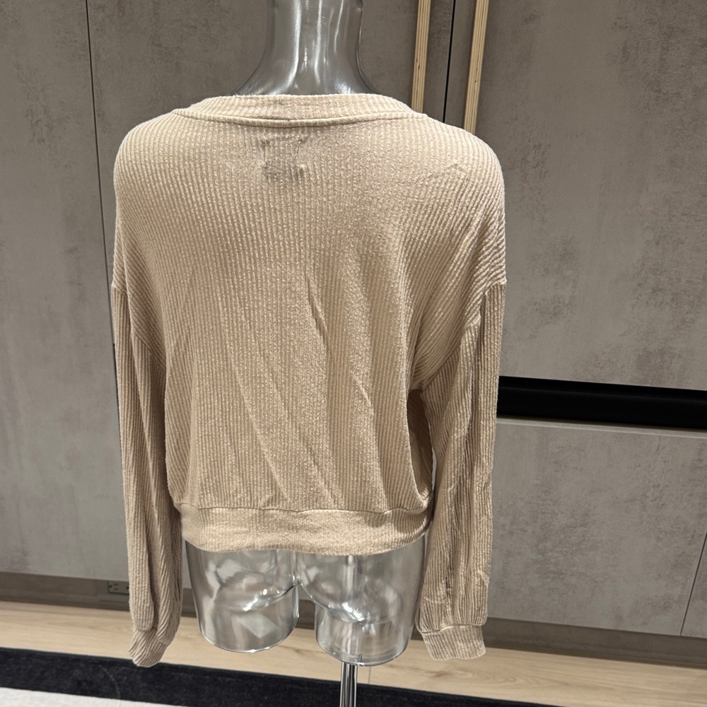 Cozy Beige Ribbed Knit Pullover - Picture 3 of 3